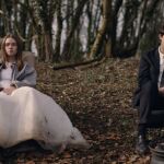 Alex Lawther como James, y Jessica Barden como Alyssa, en la segunda temporada de «The End of the F***ing World»