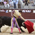 Derechazo del diestro madrileño en su faena al cuarto