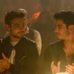 Carlos Cuevas (izda.) y David Solans (dcha.), en una de las escenas de «Merlí: Sapere Aude» / Movistar+
