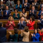 El Grupo Socialista aplaude a Meritxell Batet, que repite como presidenta del Congreso de los Diputados.© Alberto R. Roldán