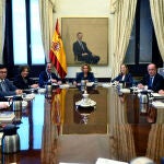 La presidenta del Congreso junto a los vicepresidentes y secretarios elegidos ayer en el arranque de la XIV Legislatura