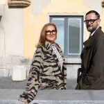 Francesca Thyssen junto al artista Joan Gerard.