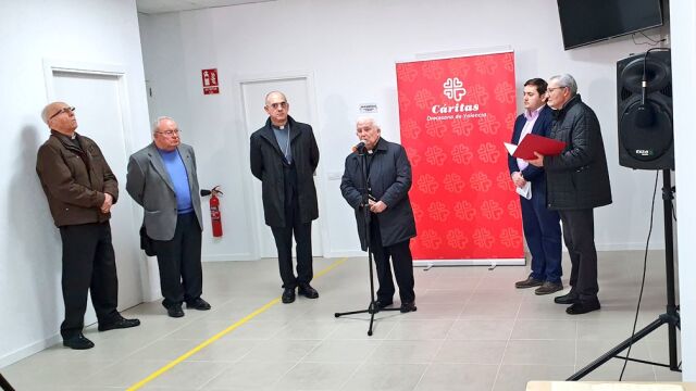 El arzobispo Antonio Cañizares en la inauguración del Centro de Noche de Cáritas Valencia