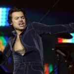 Harry Styles luciendo diseños de Achie Alled-Martínez durante su último concierto07/12/2019 ONLY FOR USE IN SPAIN