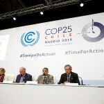 La directora ejecutiva del programa de la ONU para el Medioambiente, Inger Andersen; el vicepresidente del Global Compact Board de Naciones Unidas, Paul Polman; el jefe de Sustentabilidad de Malindra Group, Anirban Ghosh; y el presidente de Acciona, José Manuel Entrecanales