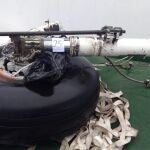 Parte del tren de aterrizaje encontrado el mar de Drake, entre los restos materiales hallados del avión Hércules C-130 de la FACh