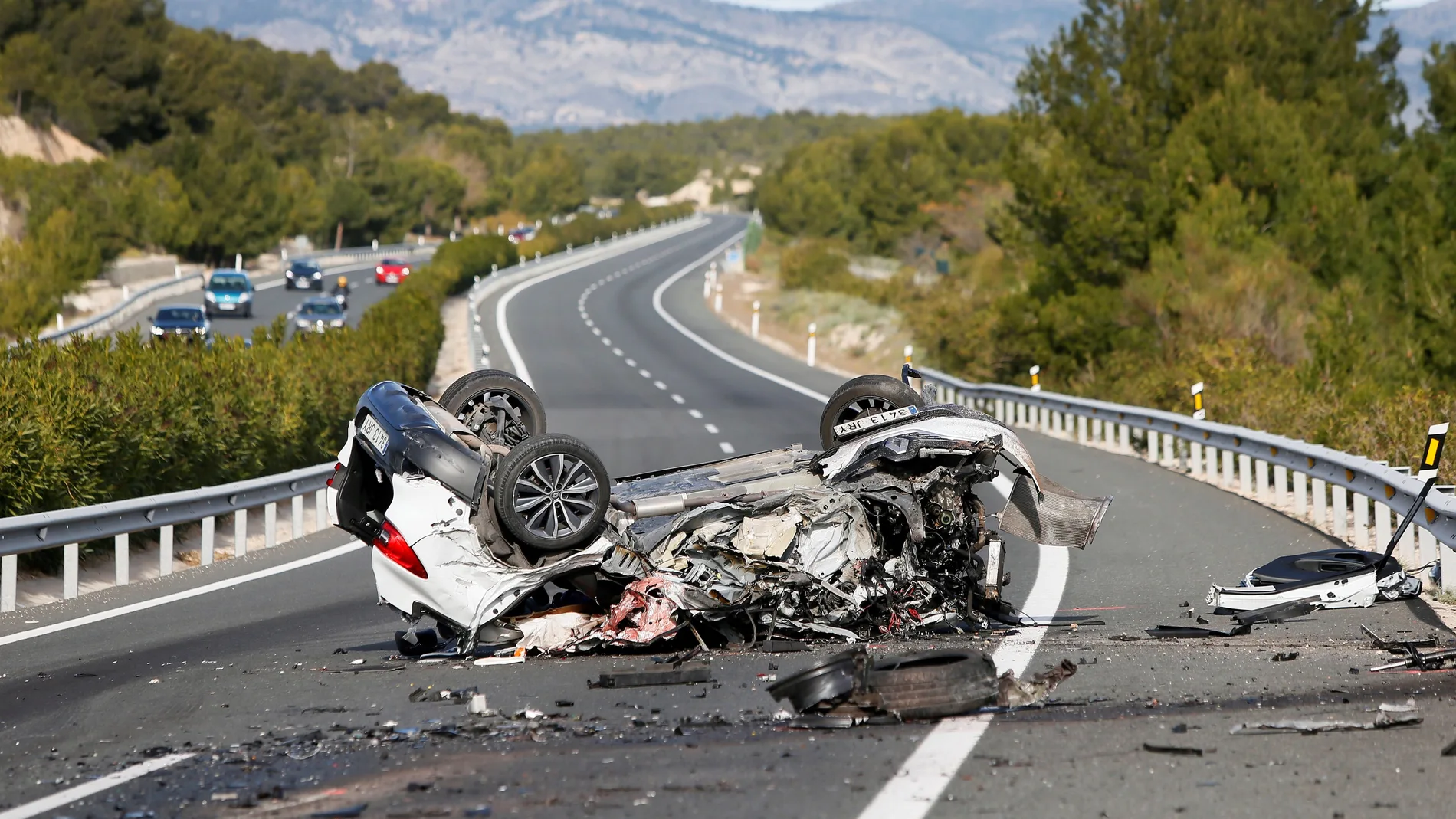Un coche en sentido contrario provoca una colisión con dos muertos en la A-7