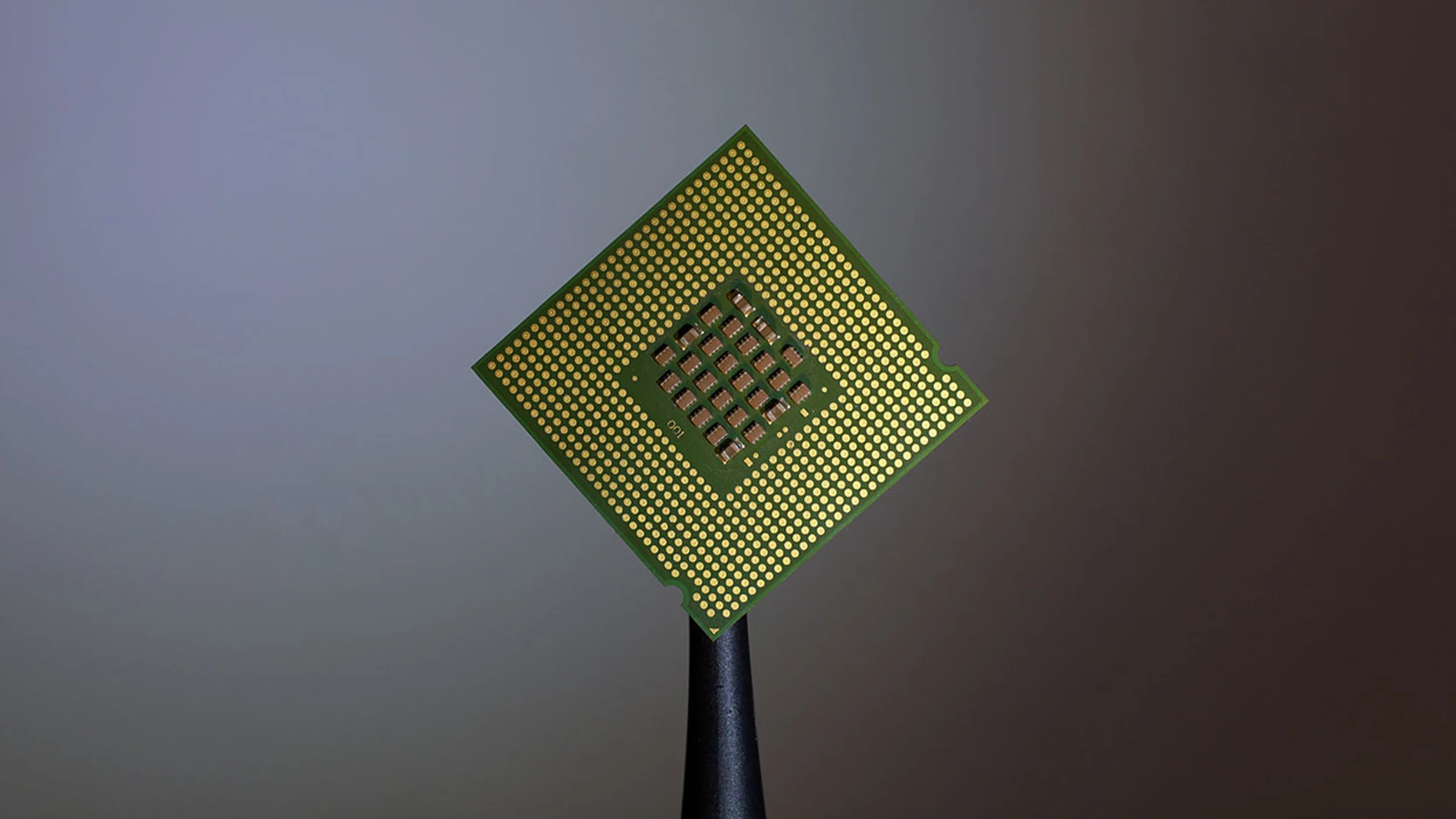 Allí, aunque no los veas, hay 7.000 millones de transistores.