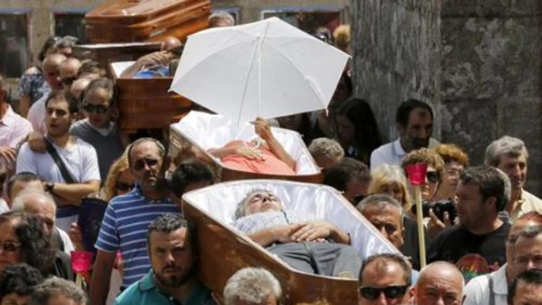 Desfile de ataúdes en Pontevedra