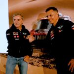 Carlos Sáinz y Lucas Cruz durante la rueda de prensa del Rally Dakar