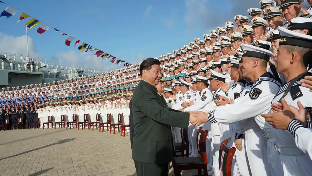 El presidente Xi Jinping saludo a los marinos chinos en un acto en 2019