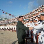El presidente Xi Jinping saludo a los marinos chinos en un acto en 2019