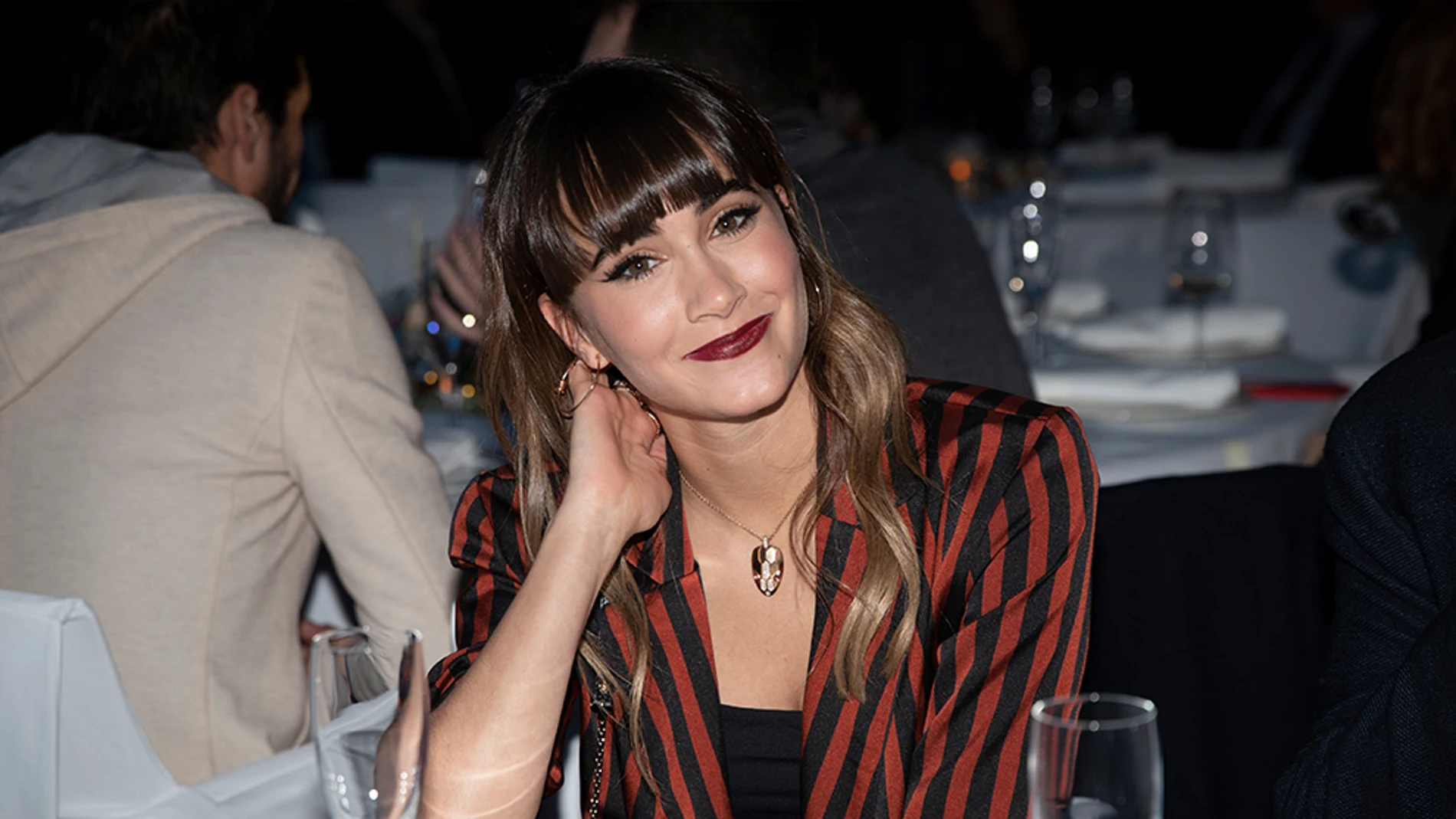 Aitana Ocaña acompaña a Miguel Bernardeau en los Premios MIM