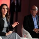 La portavoz de Ciudadanos en el Congreso, Inés Arrimadas, explica su propuesta de gobernabilidad entre el PSOE, PP y Cs,