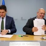 El vicepresidente, portavoz y consejero de Transparencia, Ordenación del Territorio y Acción Exterior, Francisco Igea, y el consejero de la Presidencia, Ángel Ibáñez, comparecen en rueda de prensa posterior al Consejo de Gobierno