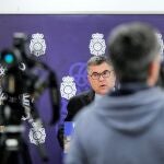 GRAFCVA789. VALENCIA, 19/12/2019.- El delegado del Gobierno en la Comunita Valencia, Juan Carlos Fulgencio (centro), acompañado por el comisario provincial de la Policía Nacional en Valencia, Ignacio del Olmo (izqda), y del subinspector Pallardo, han explicado los detalles de la operación "Delikao", en la que se ha detenido a 81 personas y liberado a varias víctimas de explotación laboral y sexual en un "duro golpe" a la mafia china en la Comunitat Valenciana. EFE/Manuel Bruque