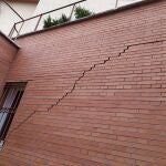 Las grietas inclinadas pueden indicar que existe un problema estructural de la cimentación de un edificio | Fuente: UPM Leganés
