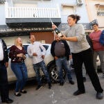 Agraciados de 'El Gordo' del Sorteo Extraordinario de la Lotería de Navidad celebran su suerte en las inmediaciones de la administración de Las Torres de Cotillas (Murcia), que ha distribuido parte del número 26590 en Las Torres de Cotillas (Murcia, España), a 22 de diciembre de 2019.22/12/2019, JUEGO, AZAR, SUERTEEuropa Press / Europa Press22/12/2019