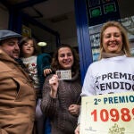 El número 10989 ha resultado agraciado con el segundo premio del Sorteo Extraordinario de Lotería de Navidad, dotado con 1.250.000 euros a la serie