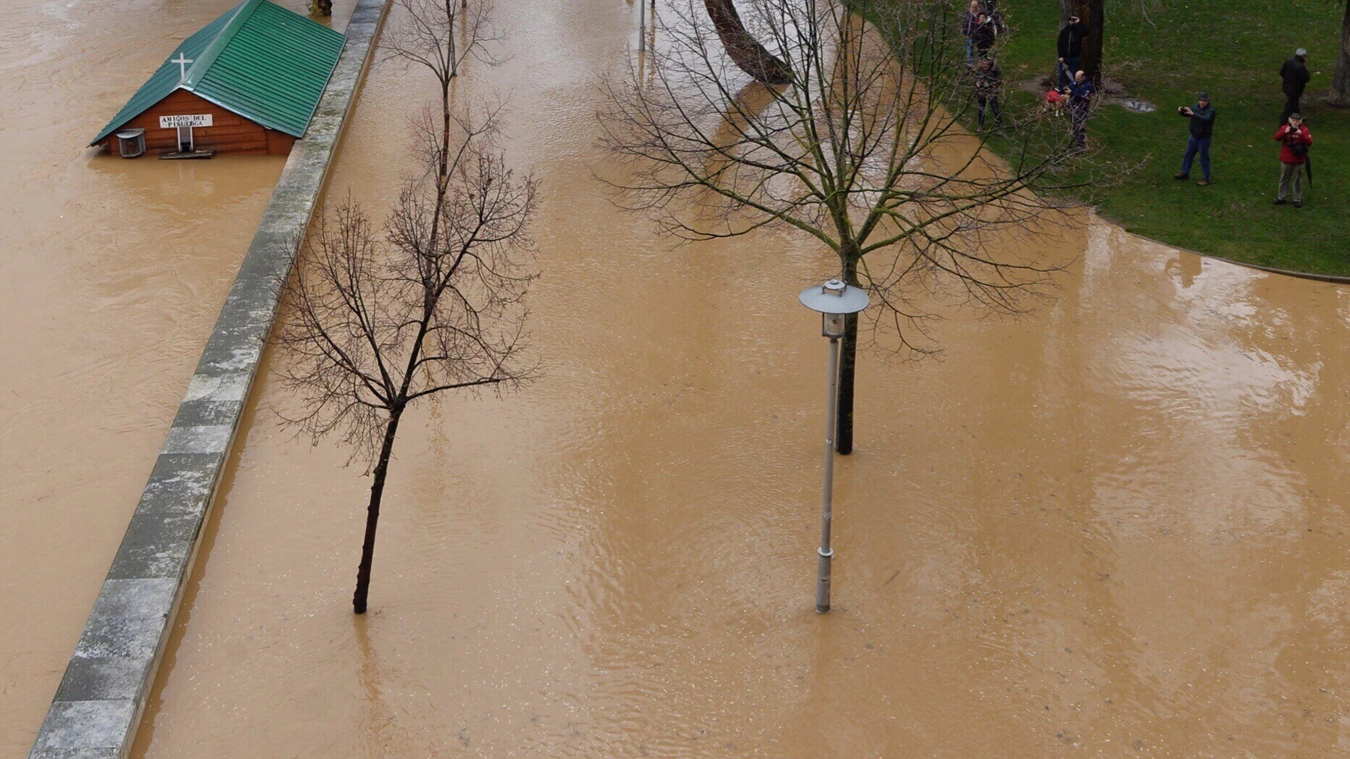 El viento y las inundaciones continuarán a lo largo del domingo en CyL