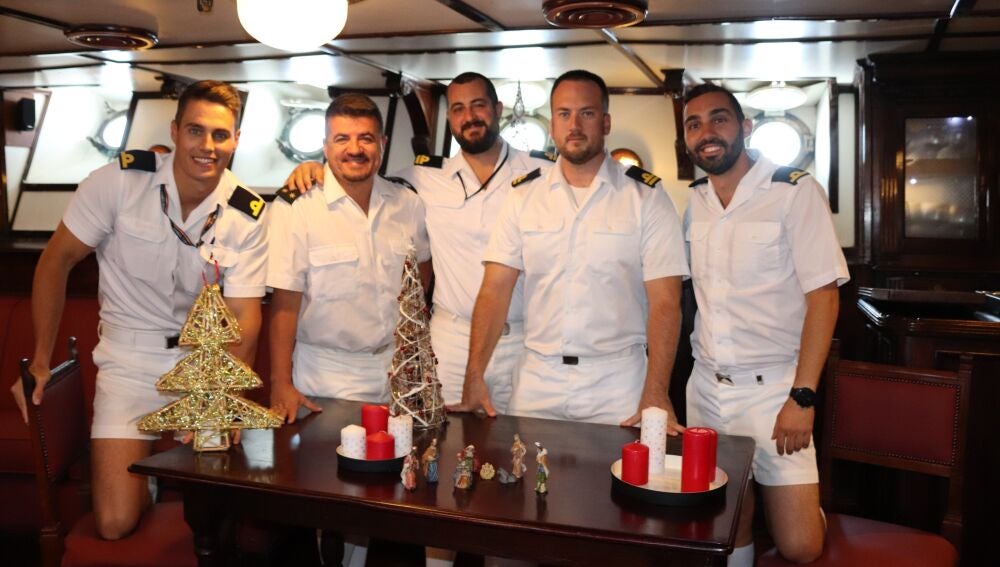 El "Juan Sebastián de Elcano" pasa su particular Navidad veraniega navegando camino de Mar de Plata y Buenos Aires