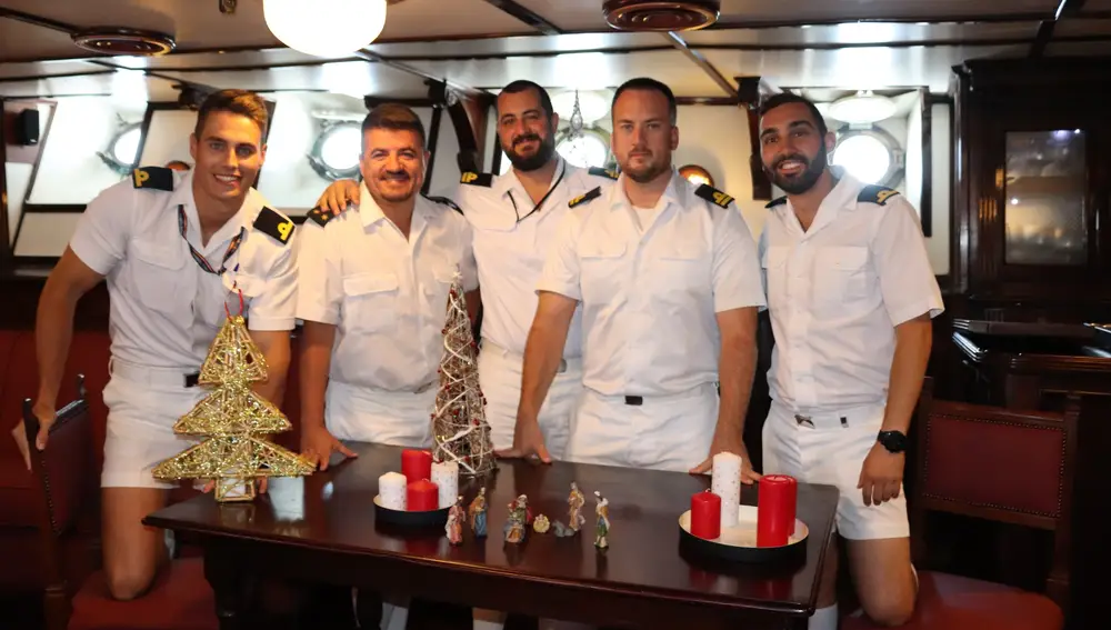 El "Juan Sebastián de Elcano" pasa su particular Navidad veraniega navegando camino de Mar de Plata y Buenos Aires