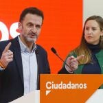 El diputado Edmundo Bal junto a la portavoz de la Comisión Gestora de Ciudadanos, Melisa Rodríguez y durante la rueda de prensa posterior a la reunión de la gestora del partido. EFE/ Paco Campos