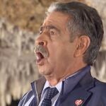 Revilla canta un villancico en su mensaje de Navidad