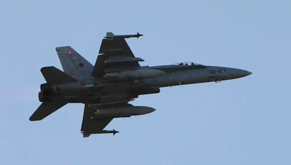 Despegue desde la base aérea de Torrejón de Ardoz de un F-18 del Ala 12 del Ejército del Aire