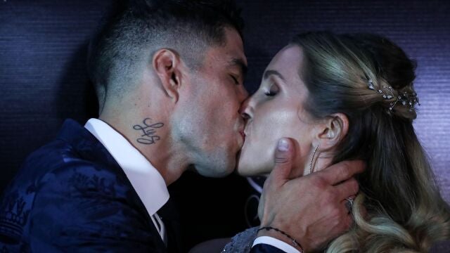 Luis Suárez besa a su esposa Sofía Balbi