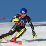 Mikaela Shiffrin de EE.UU. durante la primera carrera de slalom femenino en la Copa Mundial de Esquí Alpino de la FIS en Lienz, Austria, el 29 de diciembre de 2019. (Estados Unidos) EFE/EPA/ANDREAS SCHAAD