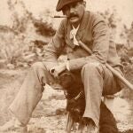 Fumar era una de sus pasiones. La otra, los perros. No bebía y era bastante disciplinado y metódico a la hora de trabajar cada día. A finales de este mes comenzará el rodaje de un documental sobre su vida y obra