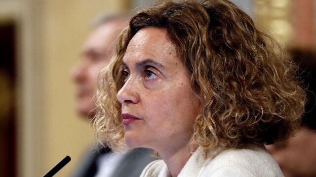 Meritxell Batet, presidenta del Congreso de los Diputados, durante la segunda jornada del debate de investidura de Pedro Sánchez como presidente del Gobierno este domingo en el Congreso de los Diputados. EFE/Mariscal