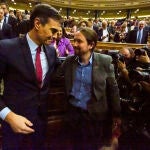 Pedro Sánchez y Pablo Iglesias tras la votación.