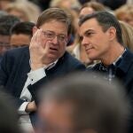 El presidente de la Generalitat, Ximo Puig, junto al presidente del Gobierno, Pedro Sánchez, en un acto en Valencia