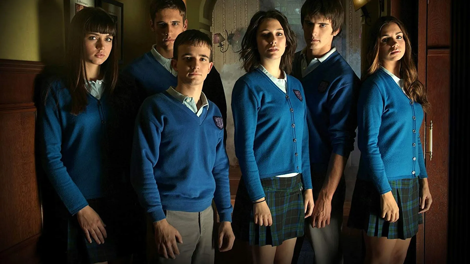 De izda. a dcha. Ana de Armas, Martín Rivas, Daniel Retuerta, Blanca Suárez, Jon González y Elena Furiase, elenco de «El Internado»