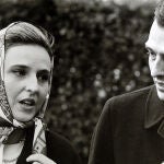 Los Duques de Badajoz, la Infanta Pilar de Borbón y su marido Luis Gómez Acebo de la década de 1960