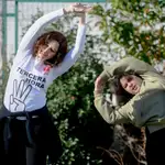 La presidenta de la Comunidad, Isabel Díaz Ayuso, en el IES Santamarca del distrito de Chamartín, tras participar en una clase Educación Física