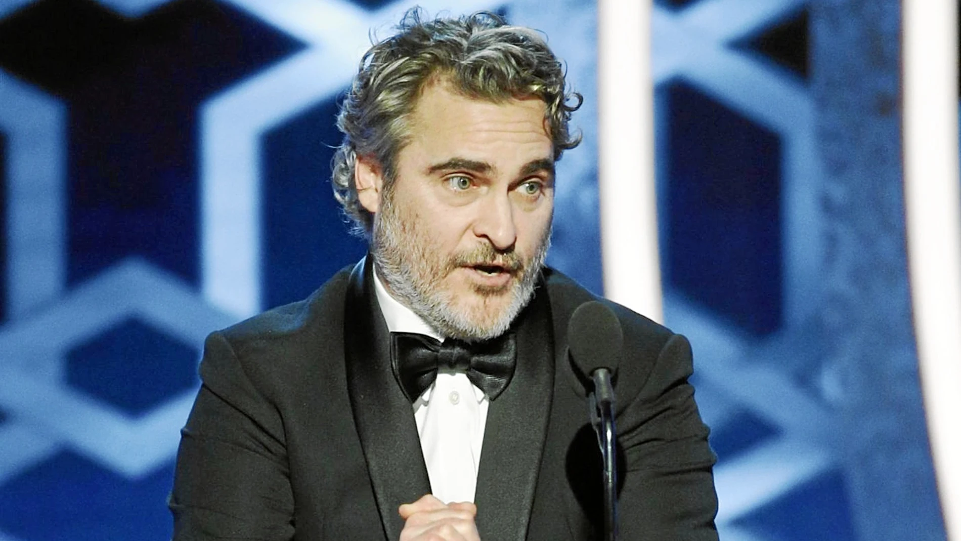 Joaquin Phoenix, con el esmoquin que no se quitará en toda la temporada
