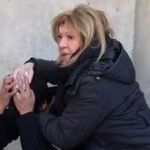 La persona agredida es atendida por otros manifestantes