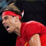 Nadal. después de hacer un saque en el partido contra Djokovic