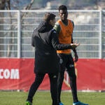 Benoît Badiashile conversa con Robert Moreno.