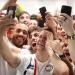 Los jugadores del Unionistas de Salamanca celebran que se enfrentarán al Real Madrid en los dieciseisavos de final de la Copa del Rey, según el sorteo celebrado este martes en la Ciudad del Fútbol de las Rozas.