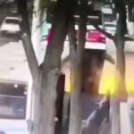 Mueren seis personas al hundirse un autobús en un socavón en la ciudad china de Xining