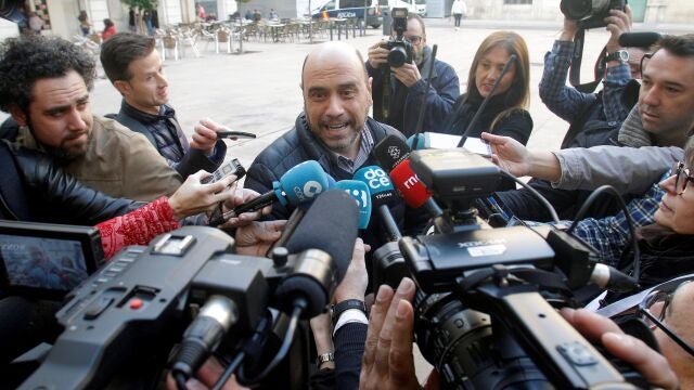 El exalcalde de Alicante Gabriel Echávarri, del PSPV-PSOE, a su llegada al juicio en la Audiencia Provincial en una imagen de archivo