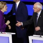 Warren se negó a dar la mano a Sanders después de que, supuestamente, el senador de Vermont afirmara que una mujer blanca no tiene opciones para ser presidenta/AP
