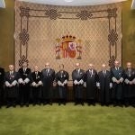 Foto de familia de los magistrados que componen en Tribunal Constitucional.