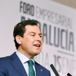 Juanma Moreno, durante su intervención en un foro empresarial en Lisboa