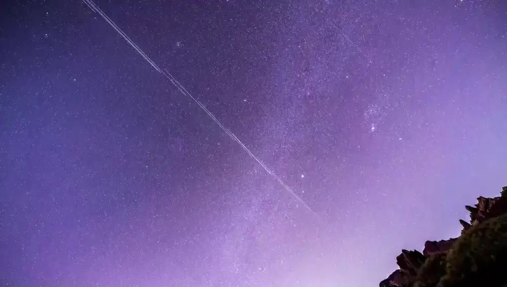 Los “ovnis” que contaminan el cielo nocturno