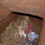 La ropa dejado por los presos en el túnel antes de escapar de la prisión de Pedro Juan Caballero en Paragua/AP